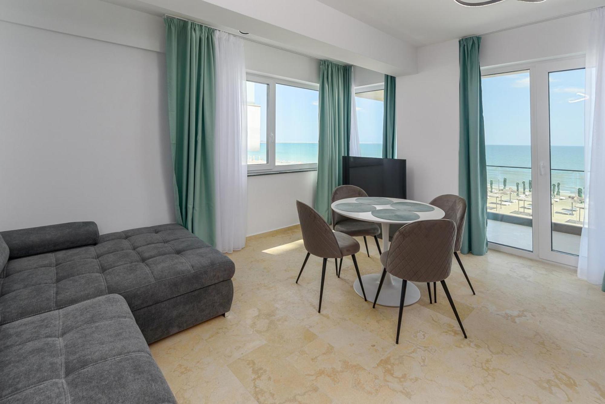 Azzurro Beachfront 2 - Sea View Năvodari