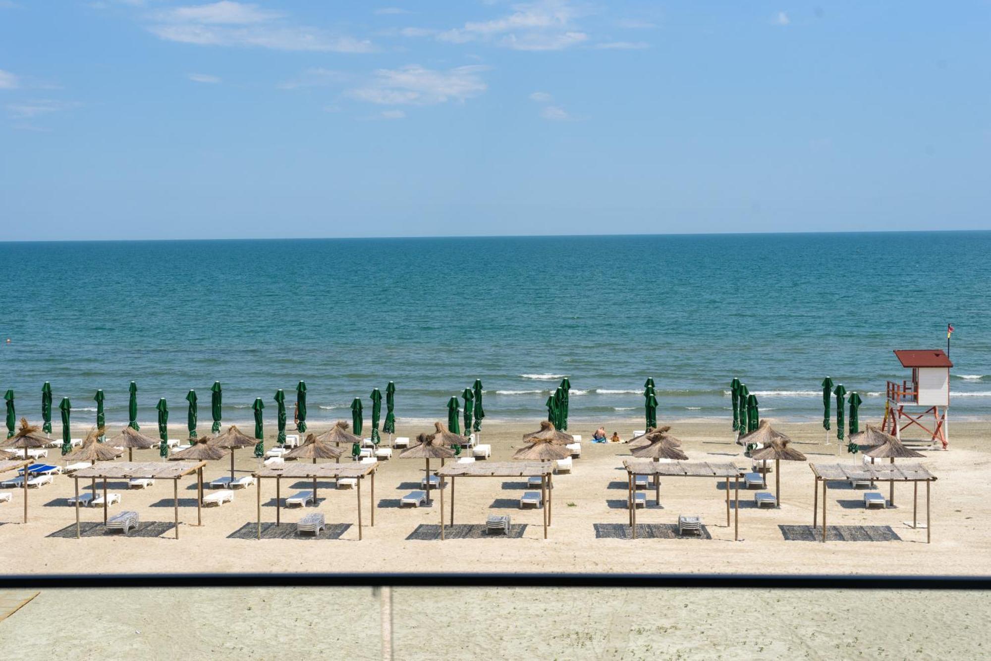 Azzurro Beachfront 2 - Sea View * Năvodari