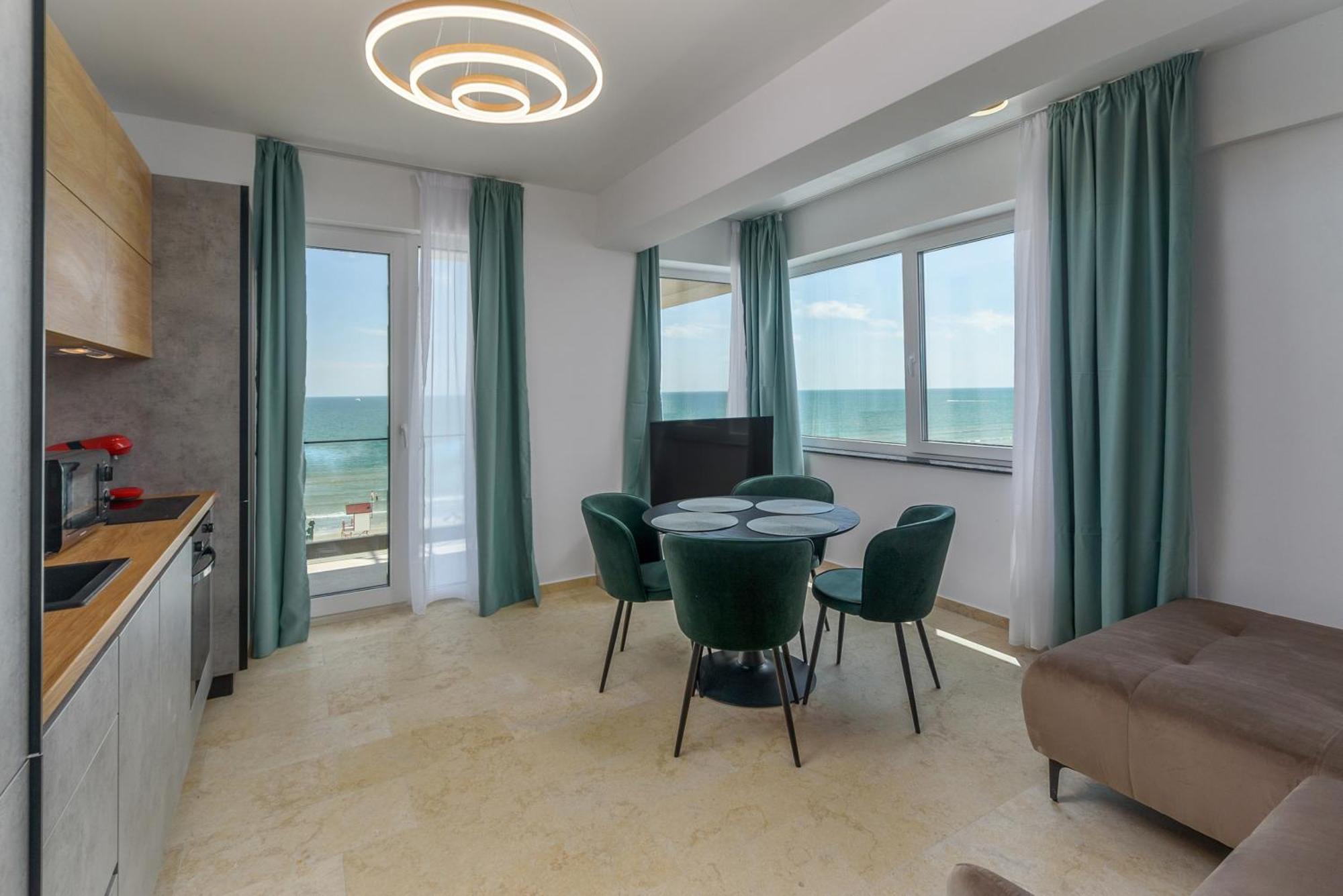 Azzurro Beachfront 2 - Sea View Năvodari