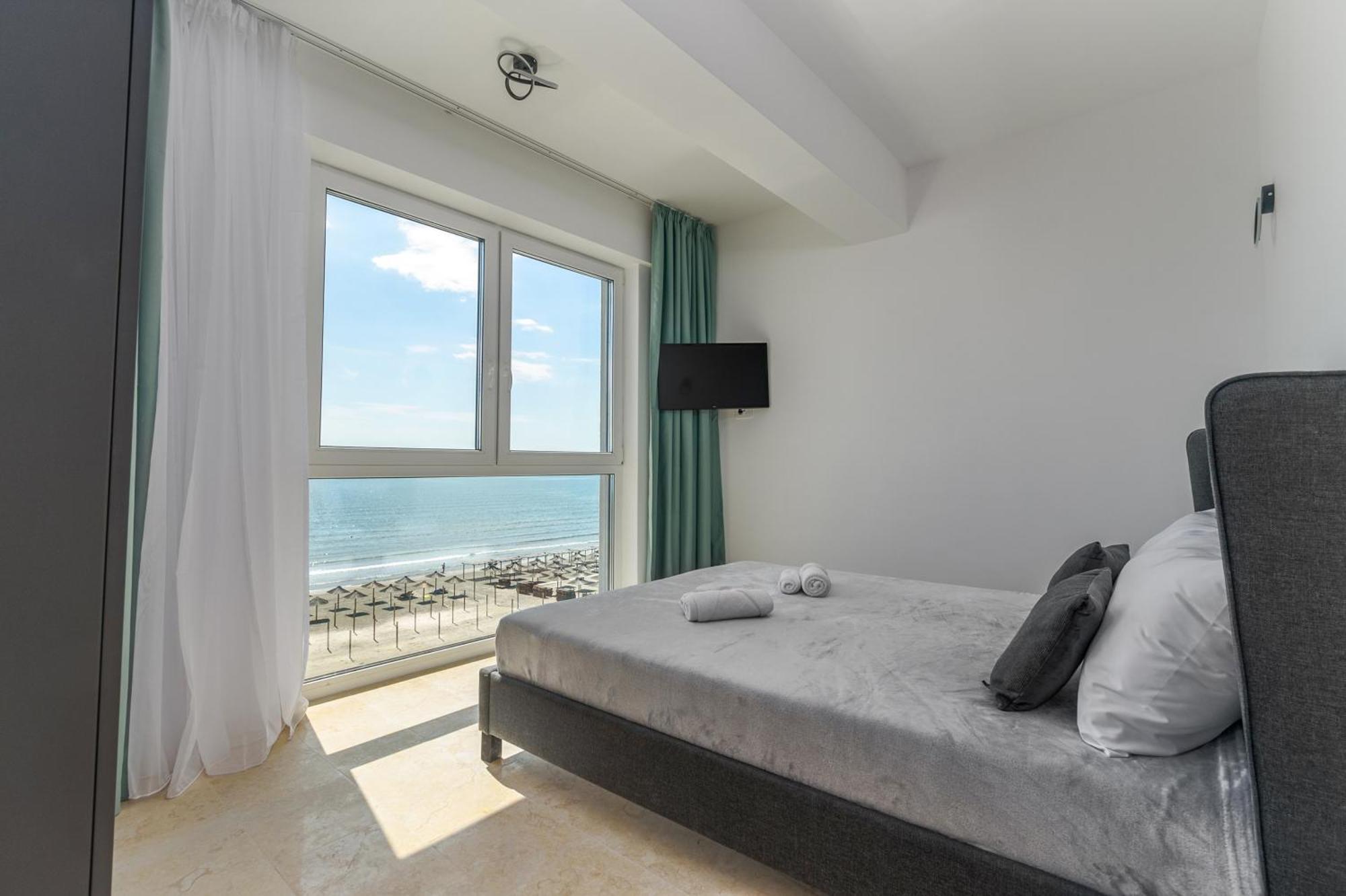 Apartment Azzurro Beachfront 2 - Sea View *