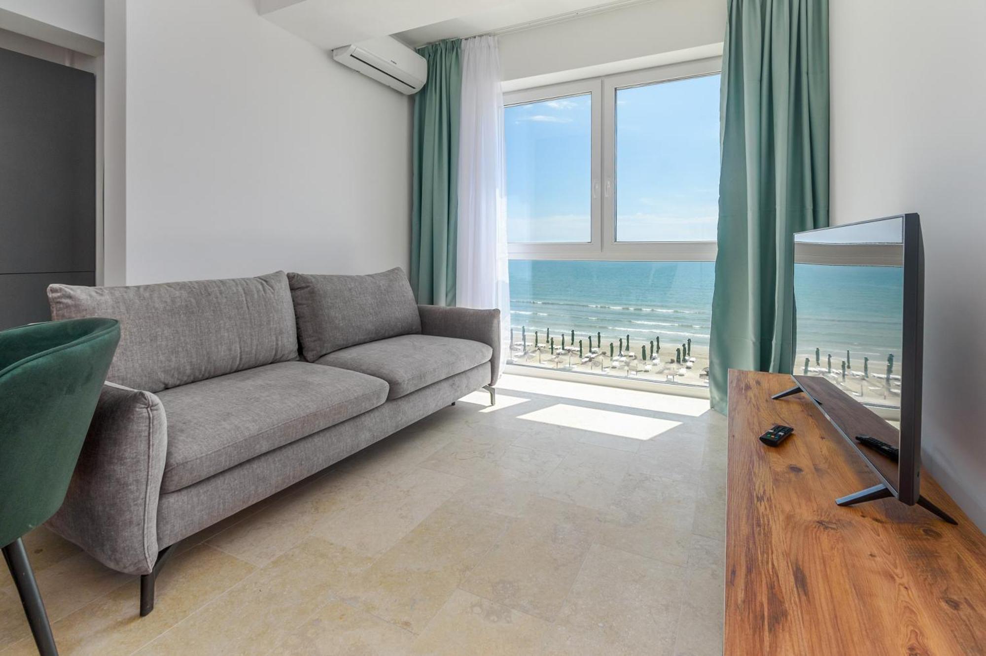 Azzurro Beachfront 2 - Sea View Apartment *