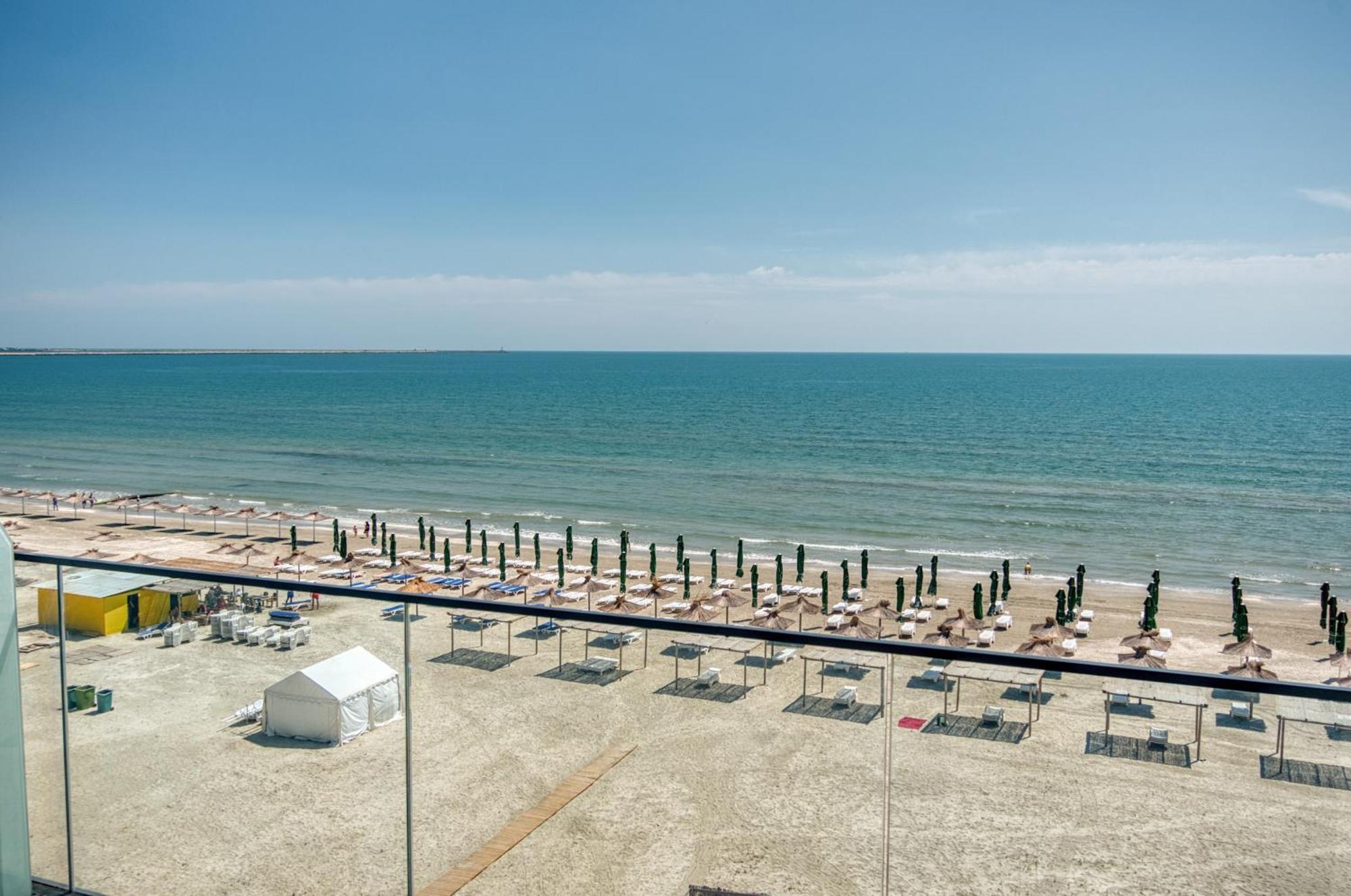 Azzurro Beachfront 2 - Sea View Năvodari